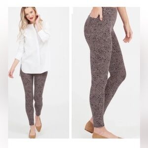Like new Spanx Jean-ish ankle leggings in Desert dot size medium leopard